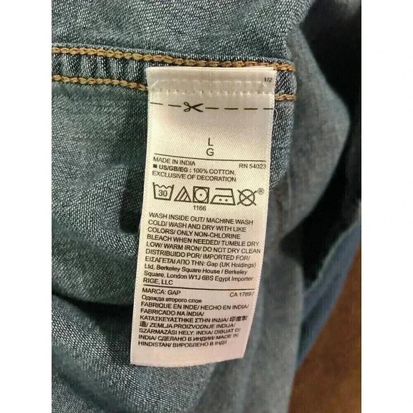 Gap Women’s Large Blue Jean Pearl Snap Shirt Studded Logo L/S Pockets - Picture 6 of 6